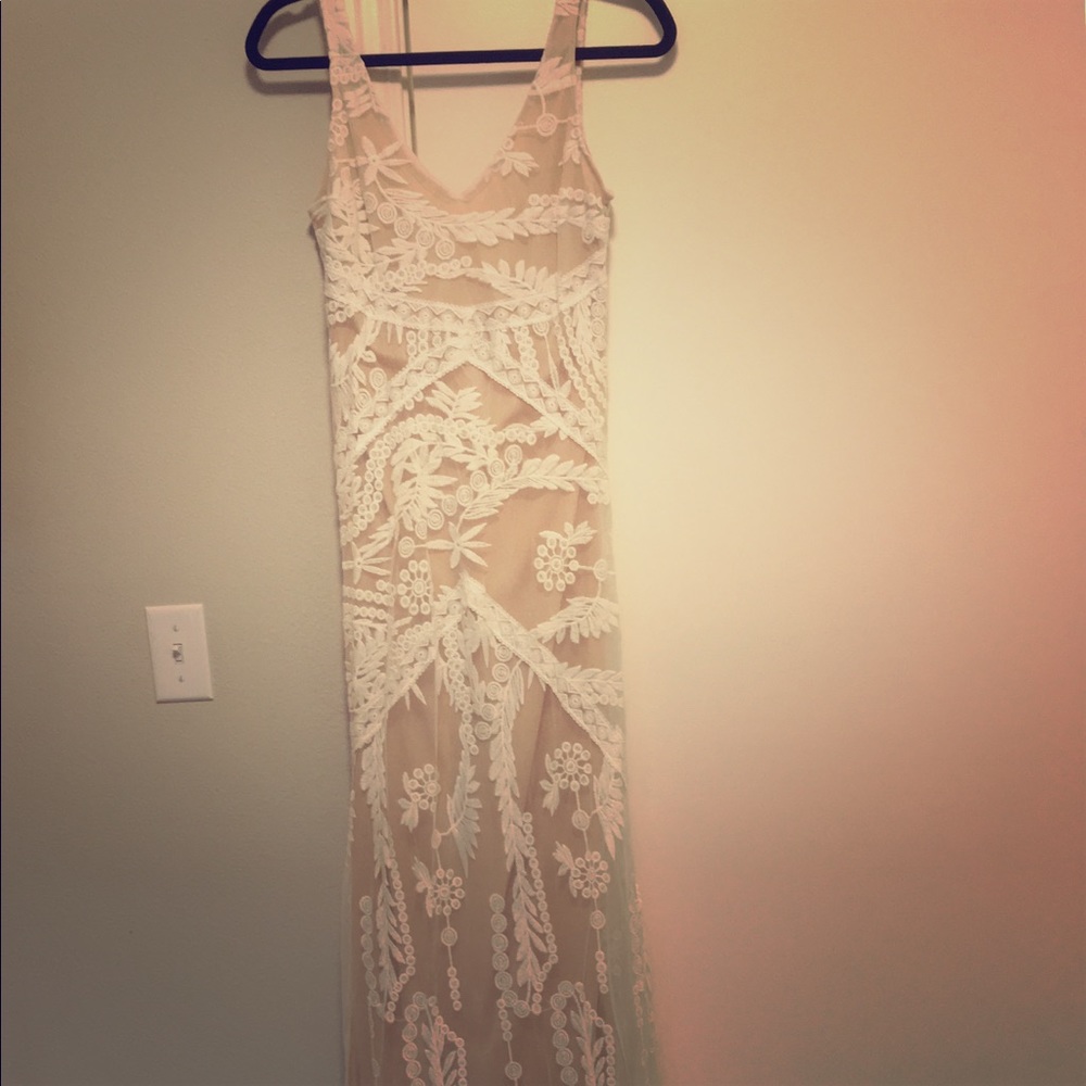 Lace white & nude dress